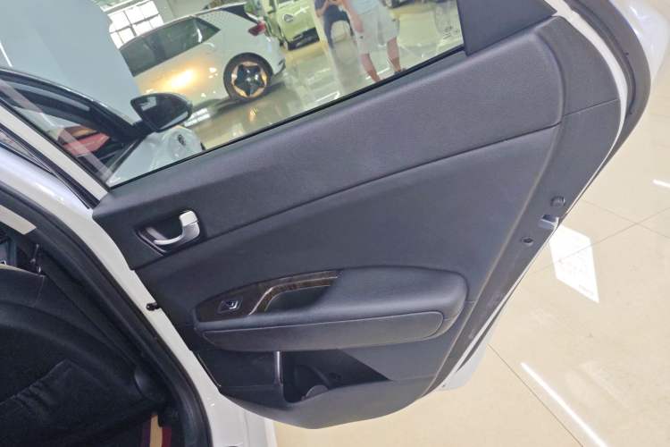 Used Kia K5 2017 2.0L Automatic 15th Anniversary Special Edition LUX