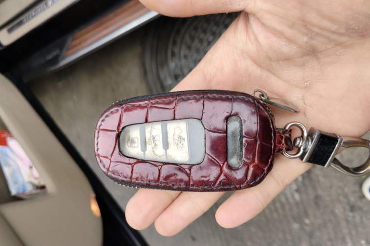 Used Toyota Highlander 2012 2.7L Two-Wheel Drive 7-Seater Luxury Edition Vehicle Key