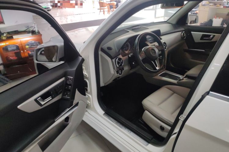 Used Mercedes-Benz GLK-Class 2013 GLK 300 4MATIC Dynamic Sunroof Model