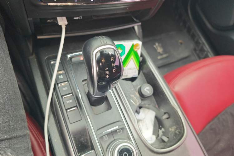 Used Maserati Ghibli 2018 Revised Version 3.0T Standard Edition Gear Lever