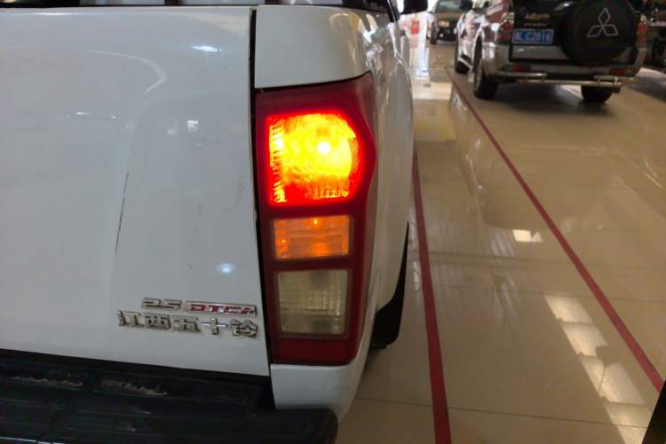 Used Isuzu D-MAX 2019 2.5T Two-Wheel Drive Manual Navigation Edition China VI Standard Extended Version JE4D25Q6A