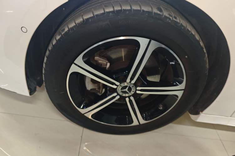 Used Mercedes-Benz A-Class 2023 A 200 L Fashion Model Left Front Wheel Hub