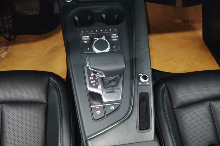Used Audi A4L 2019 40 TFSI Ambition Version China V Gear Lever
