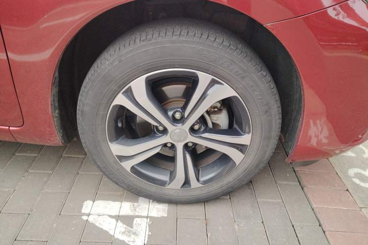 Used Nissan Tiida 2016 1.6L CVT Smart Drive Edition Right Front Wheel Hub