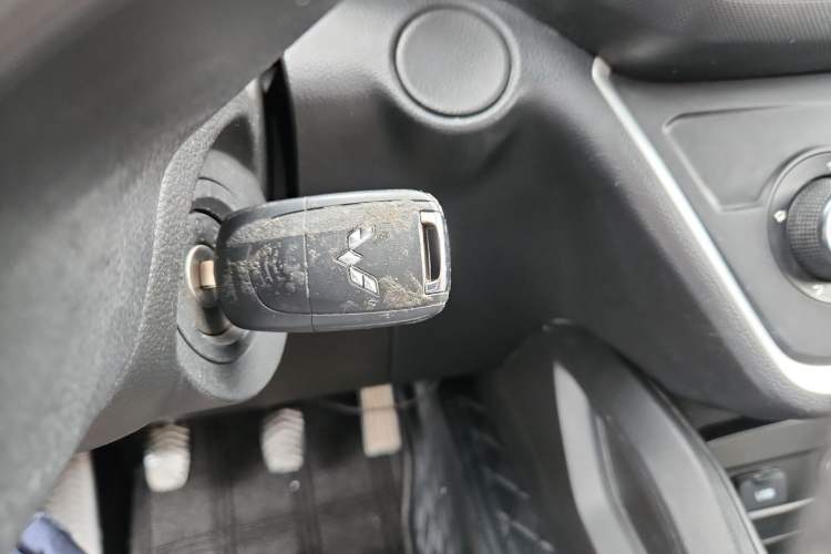 Used Wuling Hongguang S3 2019 1.5L Manual Standard Version China VI Standard Vehicle Key