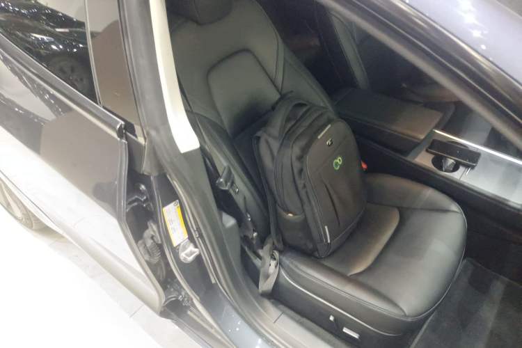 Used Tesla Model 3 2022 Rear-Wheel-Drive Version Right Front Seat