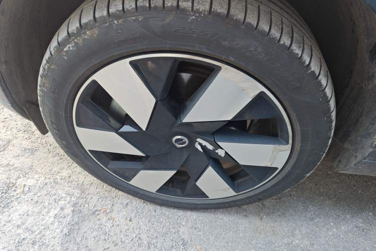 Used Volvo XC60 New Energy 2024 T8 Plug-in Hybrid Long-Range All-Wheel Drive Smart Luxury Edition
