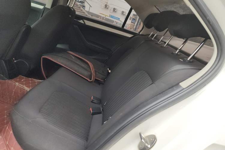 Used Volkswagen Jetta 2015 1.4L Manual Comfort Model
