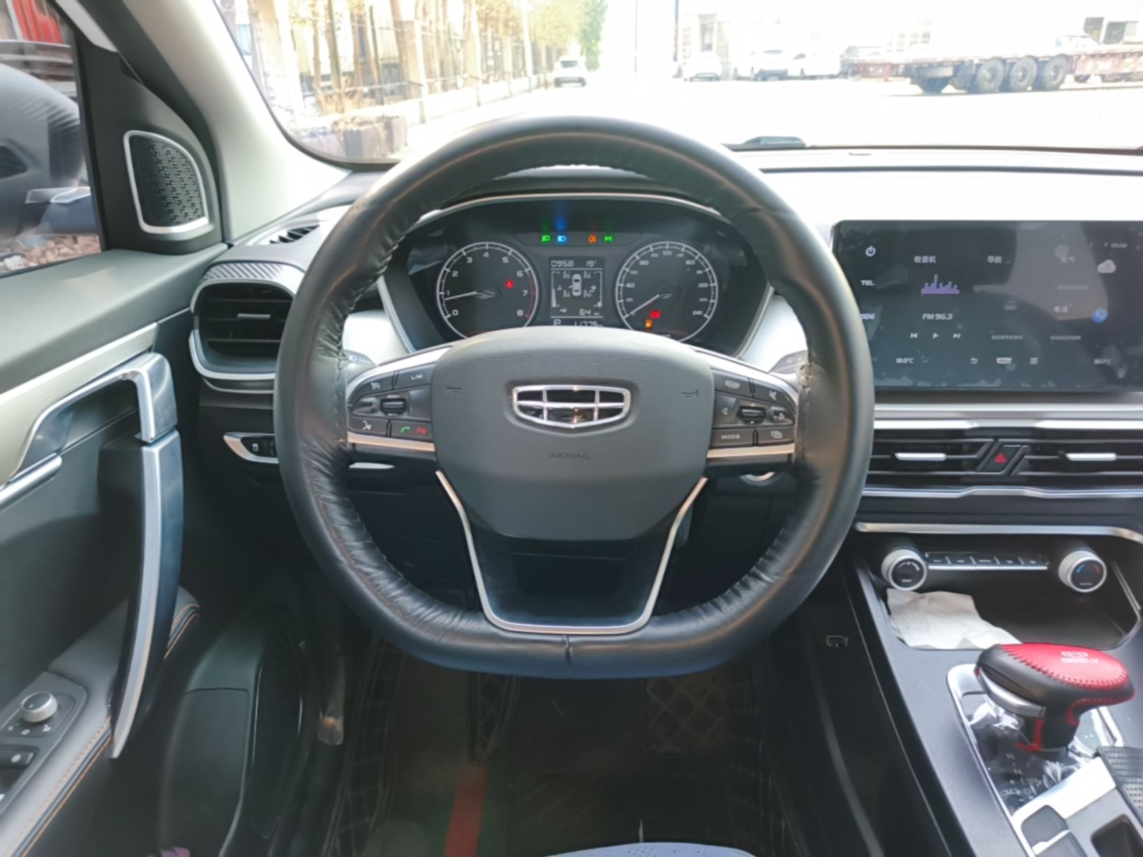 Geely Auto Coolray 2024 1.5T DCT Longteng Edition — снимка 13