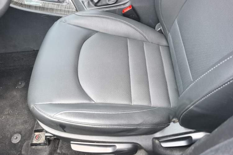 Used Zotye T600 2017 1.5T Manual Luxury New Year Edition Left Front Seat