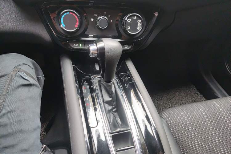 Used Honda Vezel 2015 1.8L CVT 2WD Elite Model Gear Lever