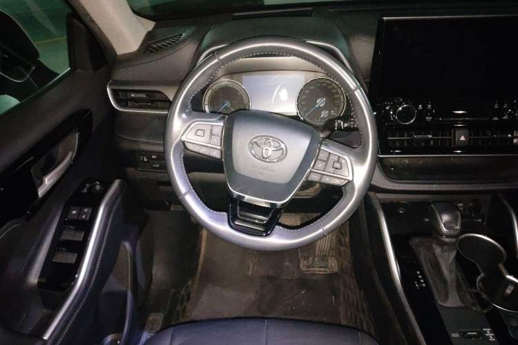 Used Toyota Highlander 2022 Dual-Engine 2.5L Four-Wheel Drive Prestige Version 7 Seats
