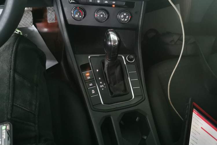 Used Volkswagen Bora 2021 1.5L Automatic Fashionable Smart Connectivity Version Gear Lever