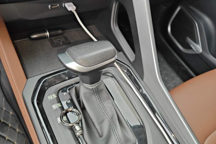 Used Geely Auto Vision X6 2021 PRO 1.4T Automatic Prestige Model Gear Lever