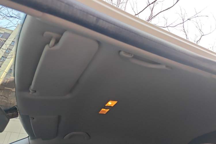 Used Volkswagen Gran Lavida 2013 1.6L Automatic Fashion Model Headliner