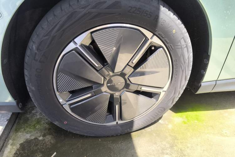 Used SAIC MAXUS Dajia 7 2024 605 km Extended Range Highland Version Six-Seater Left Front Wheel Hub