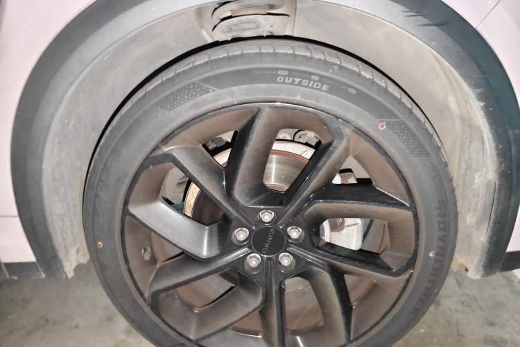 Used Lynk & Co 05 2020 2.0TD Two-Wheel Drive Shine Halo Right Front Wheel Hub