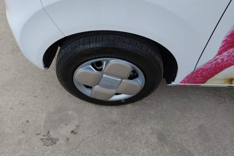 Used Geely Galaxy Panda 2024 Panda Mini 200km Endurance Bear Left Front Wheel Hub