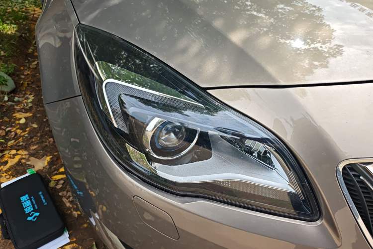 Used Buick Regal 2014 2.4L SIDI Luxury Fashion Edition Right Front Headlight