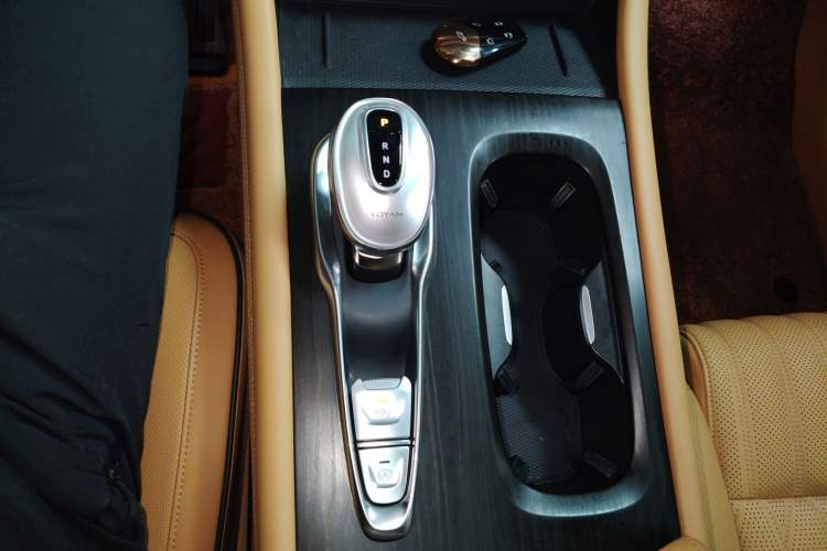 Used VOYAH Dream 2022 Low-Carbon Edition Dream+ Smart Enjoyment Package Gear Lever