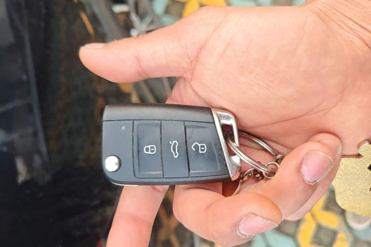 Used Volkswagen Tiguan L 2020 330TSI Automatic Two-Wheel Drive Smart Luxury Edition China VI Standard Vehicle Key