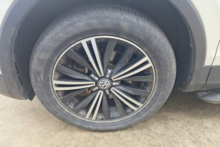 Used Volkswagen Tiguan L 2018 380TSI Automatic All-Wheel Drive Luxury Edition Exterior 4