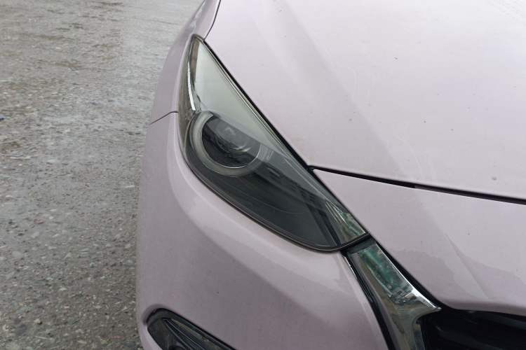 Used Mazda 3 Axela 2017 Sedan 1.5L Automatic Luxury Model Emission Standard China V Right Front Headlight