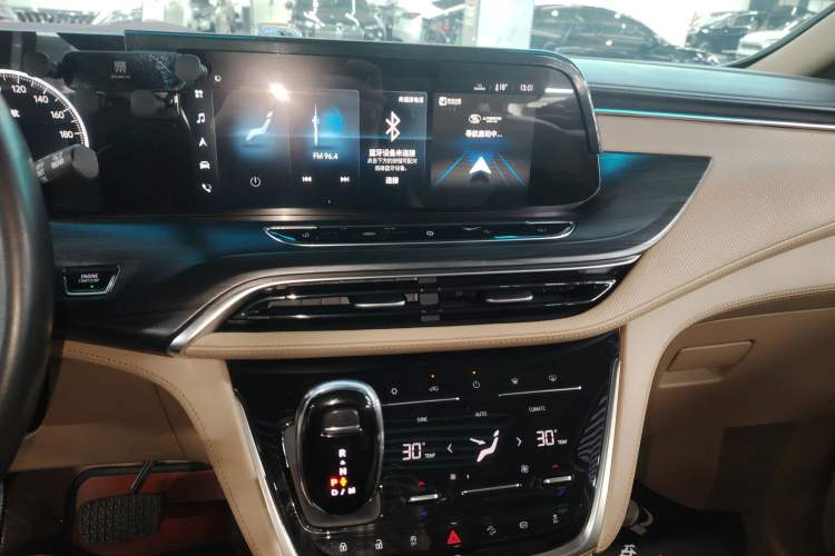 Used Buick GL8 2021 ES Landtrek 653T Luxury Model