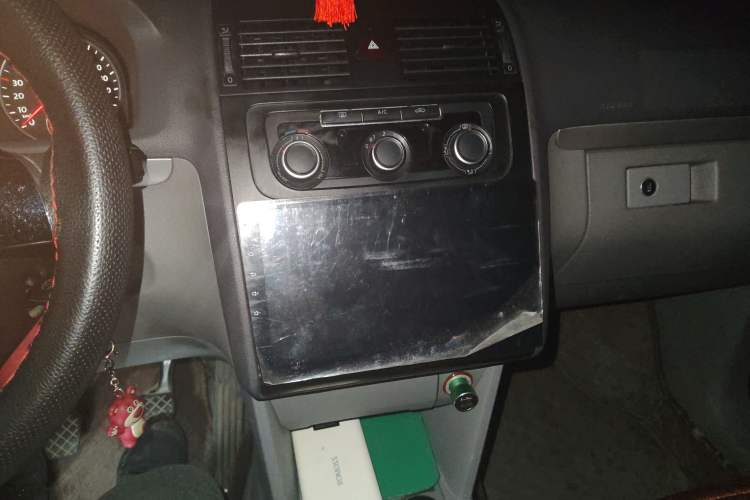 Used Volkswagen Touran 2018 Volkswagen Touran L 1.6L Manual Trend Edition Audio And AC Panel