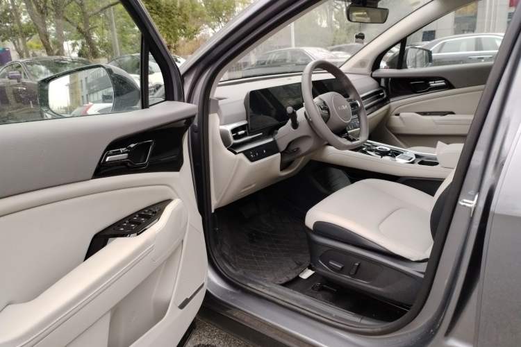 Used Kia Sportage (Chinese Domestic Model) 2025 1.5T Two-Wheel Drive Prestige Smart Enjoyment Version