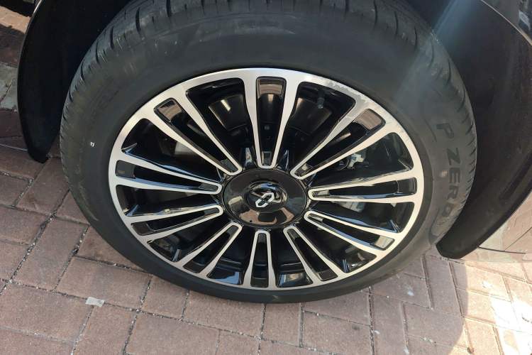 Used Hima AITO M7 2024 1.5T Intelligent Drive 4WD Ultra Version 5 Seats Right Front Wheel Hub