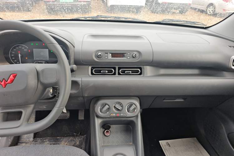 Used Wuling Hongguang New Energy 2025 Extended-Range Hybrid 50 km Utility Version