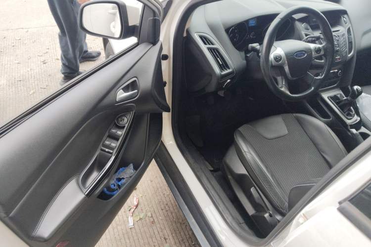 Used Ford Focus 2012 Sedan 1.6L Manual Fashion Edition
