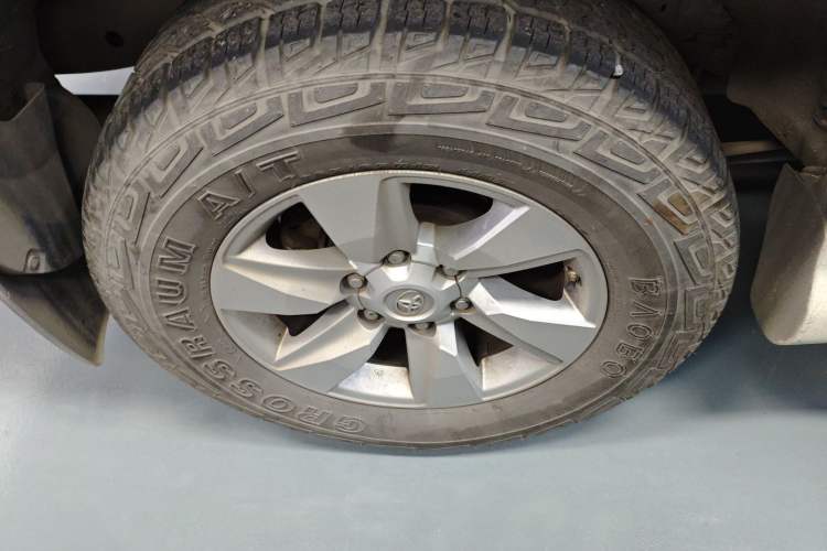 Used Toyota Prado 2017 2.7L Automatic 2700 Gasoline 4x4 7-Seater – Middle East Version Exterior 5