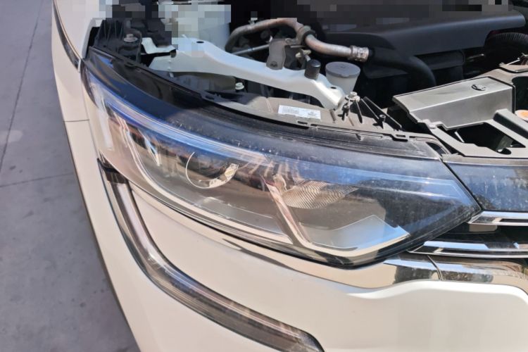 Used Renault Koleos 2017 2.0L Two-Wheel Drive Luxury Edition Right Front Headlight