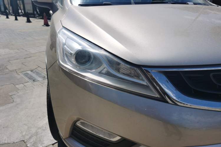 Used Geely Auto Emgrand GS 2016 Elegant Edition 1.8L Manual Fashion Model Right Front Headlight