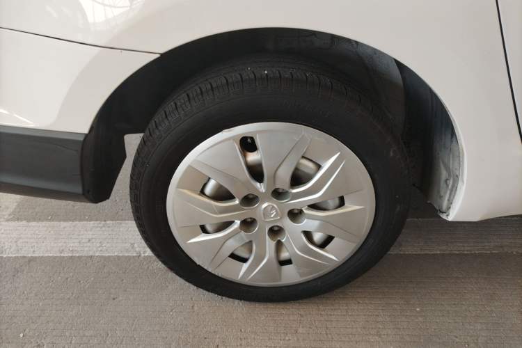 Used Baojun 730 2019 1.5L Manual Value Edition 7 Seats China VI Emission Standard Right Rear Wheel Hub