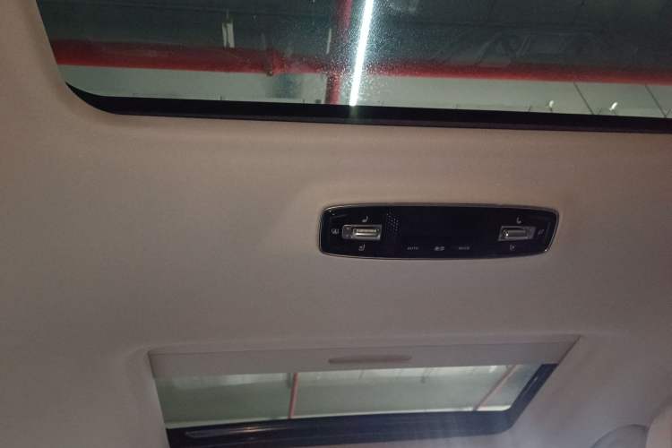 Used Roewe iMAX8 2022 400TGI Celebration Edition Headliner