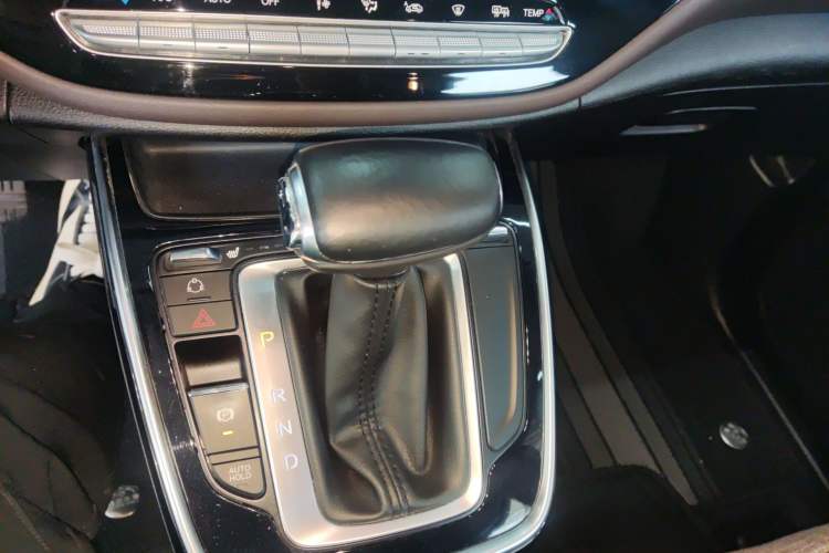 Used GAC Trumpchi M6 2019 270T DCT Prestige Edition (6-Seater) China VI Gear Lever