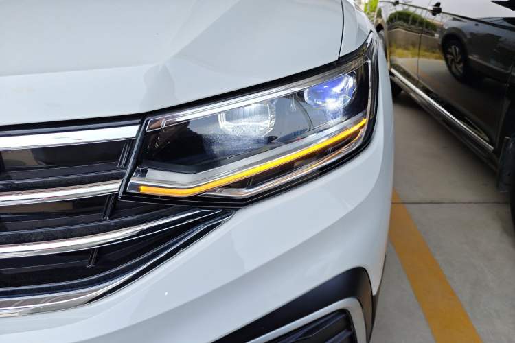 Used Volkswagen Tiguan L 2023 Revised Version 330TSI Automatic Two-Wheel Drive Smart Enjoyment Edition
