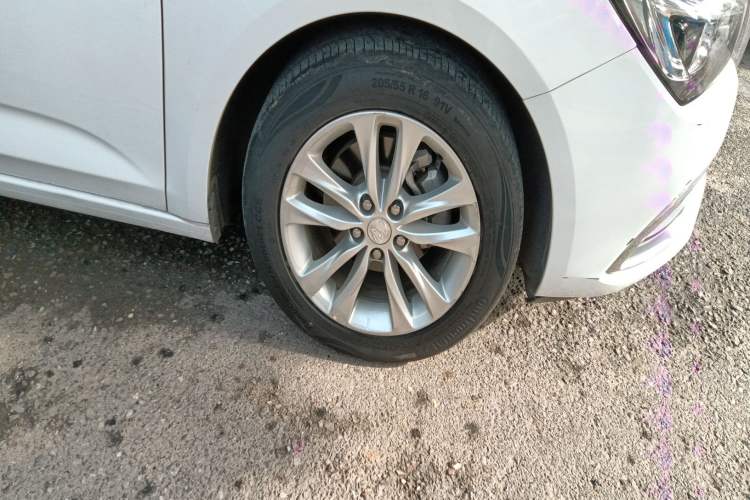 Used Buick Verano 2018 Sedan 20T Dual-Clutch Leading Model