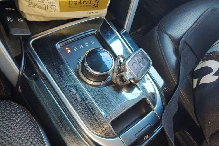 Used Land Rover Discovery Sport 2018 240 PS SE Version Gear Lever