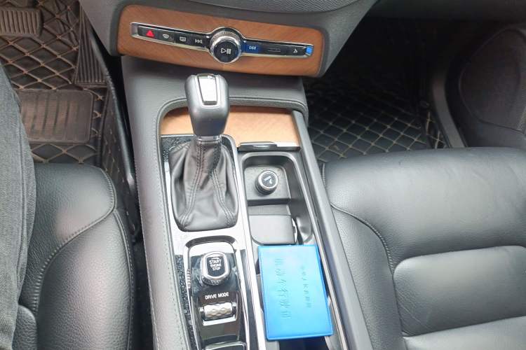 Used Volvo XC90 2019 T6 Zhiyi Edition 7-Seater China V Emission Standard Gear Lever