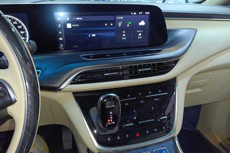 Used Buick GL8 2022 ES Landtrek 653T Luxury Edition