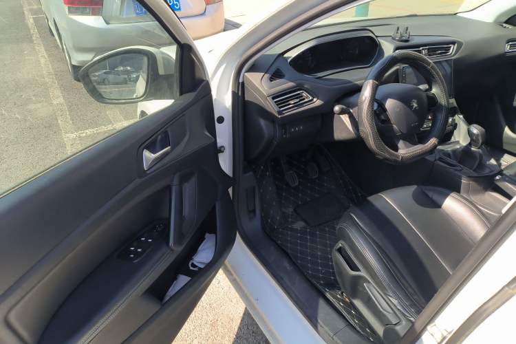 Used Peugeot 308 2016 1.6L Manual Fashion Edition
