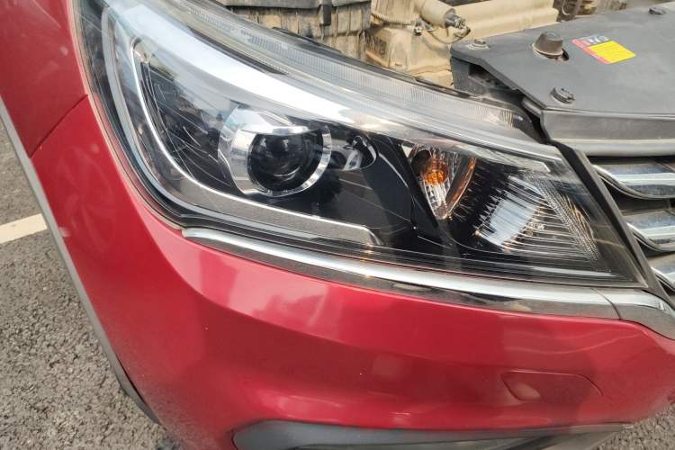 Used Baojun 310W 2017 1.5L Manual Fashion Model China V Right Front Headlight