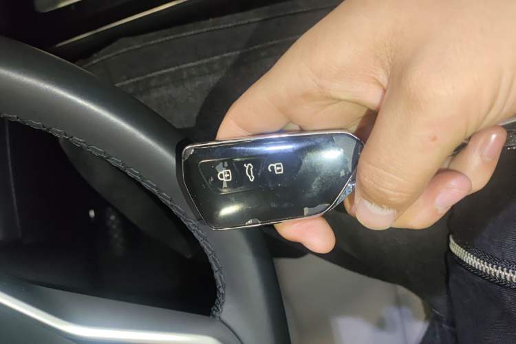 Used Volkswagen Tavendor 2023 330TSI Luxury Touring Edition Vehicle Key