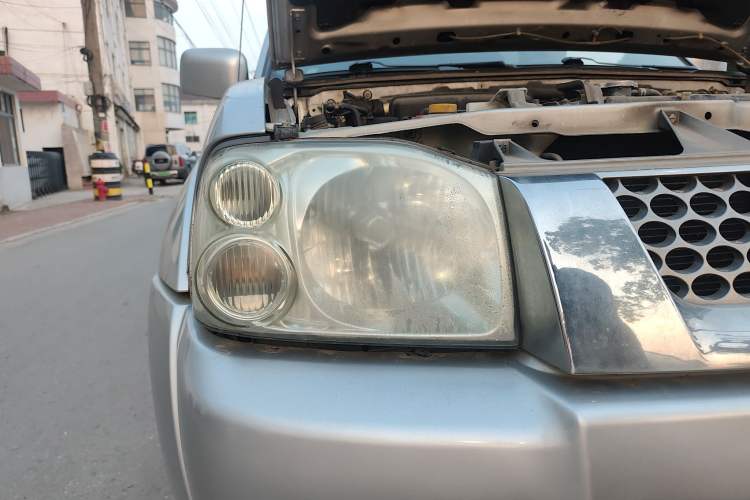 Used Nissan Paladin 2013 2.4L Two-Wheel Drive Standard Version China IV Standard