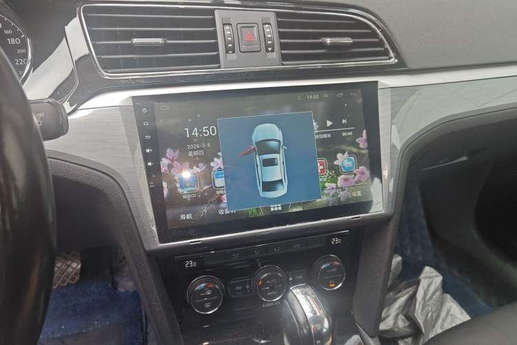 Used Volkswagen Lamando 2015 280TSI DSG Comfort Edition Audio And AC Panel