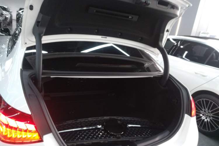 Used Mercedes-Benz C-Class 2024 Facelifted C-Class 260 L Night Edition Sports Version Trunk